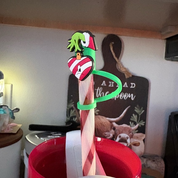 Stanley 40 oz Mistletoe Quencher with red dyed lid - Picture 2 of 4